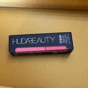 NEW HUDA BEAUTY Lip Blush - Coral Kiss